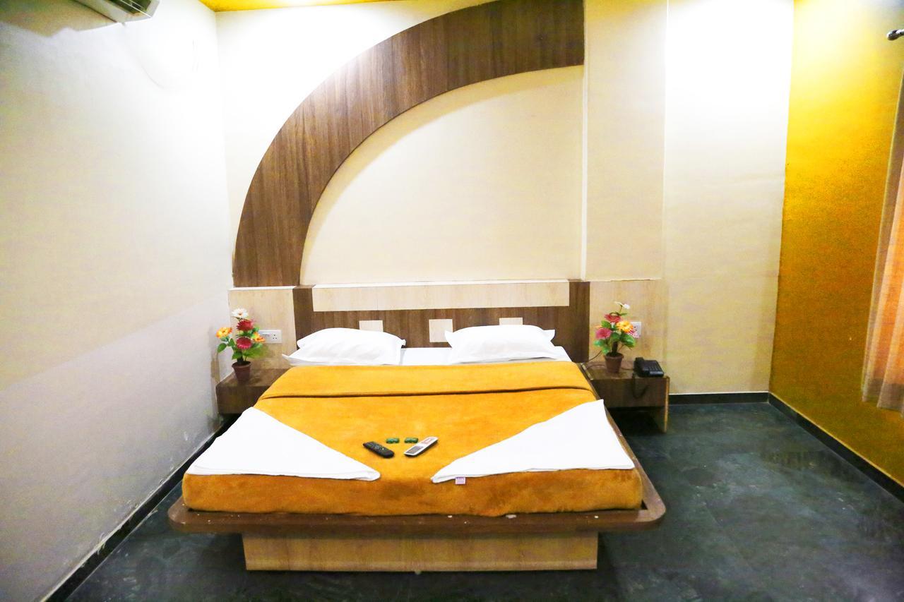 Hotel Three G Ширди Экстерьер фото